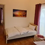 Apartment Gaestehaus Staudenschloss Mickhausen